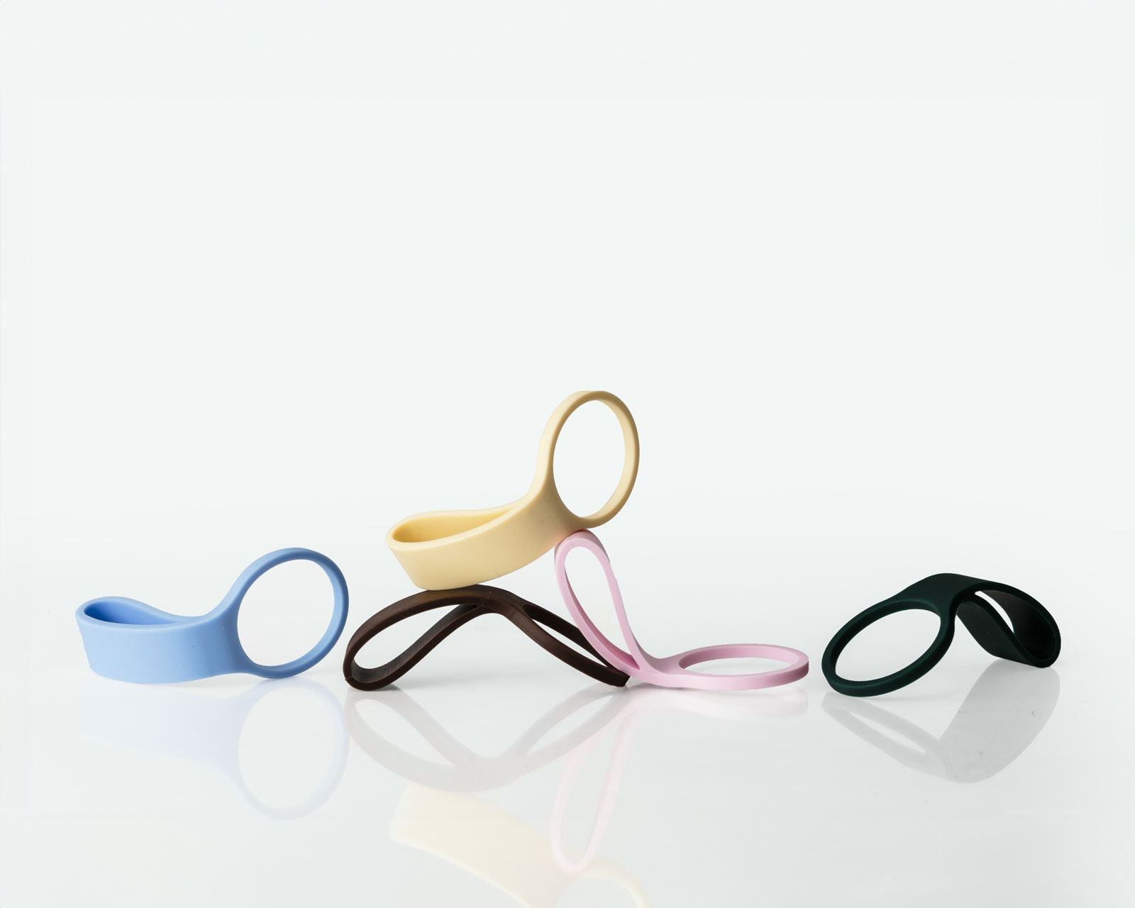 Sunnies Flask -editorial loop white