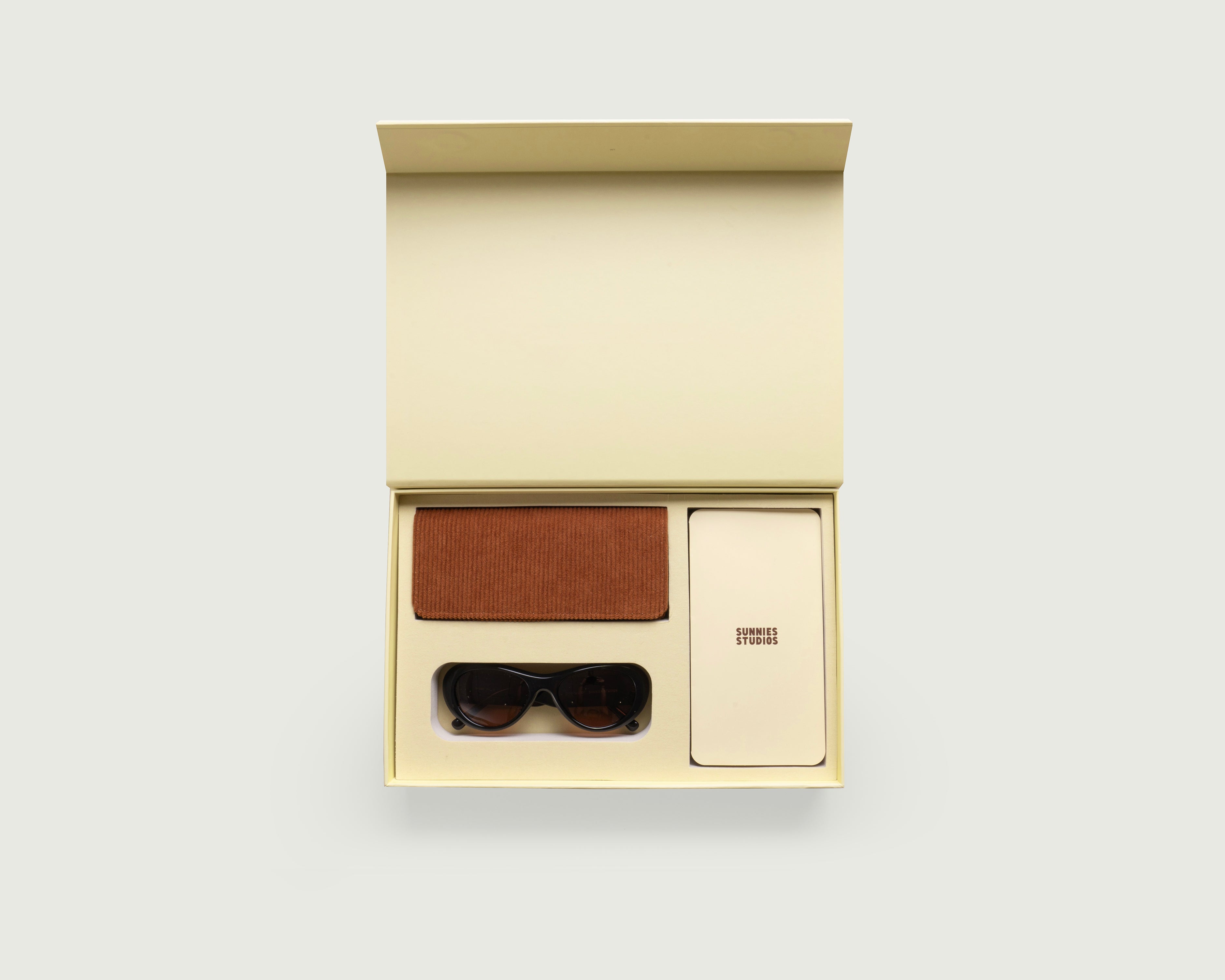 Yellow::Eyewear Kit side