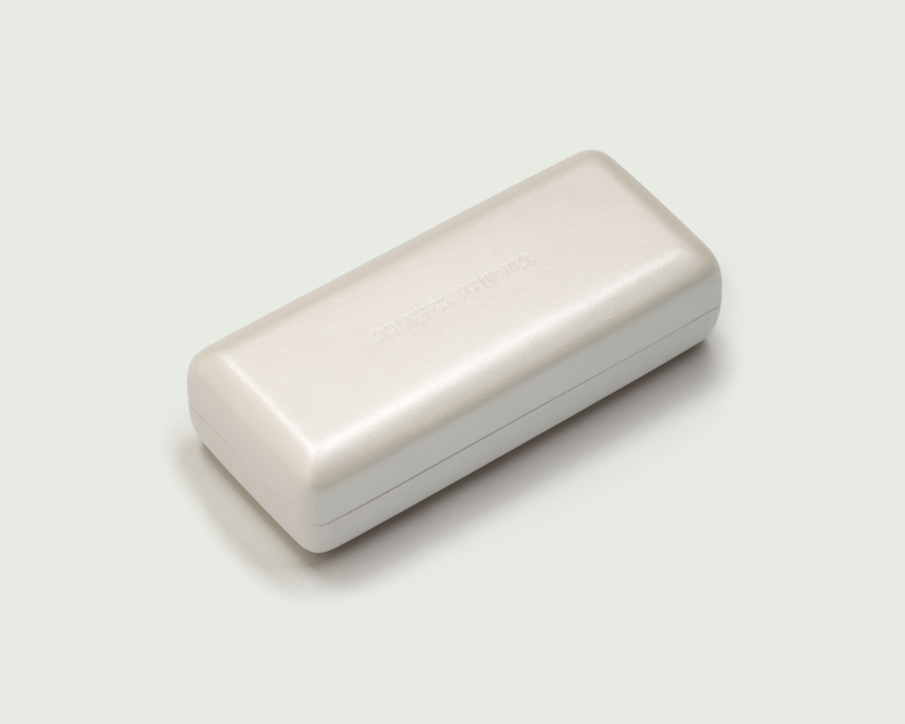 Glint::Hard Case Eyewear case silver front diagonal