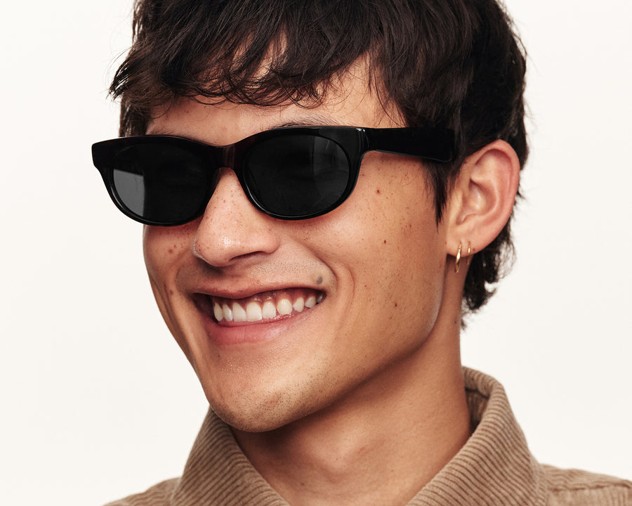 women Beau Sunglasses square black recycled polyester